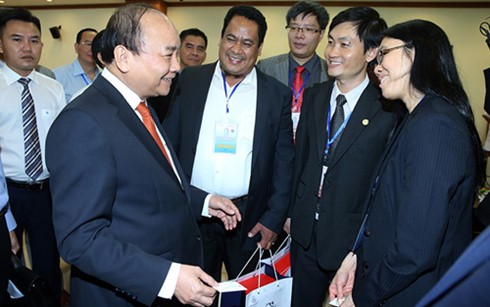 Premierminister Nguyen Xuan Phuc trifft hervorragende Akademiker mit vietnamesischer Abstammung - ảnh 1