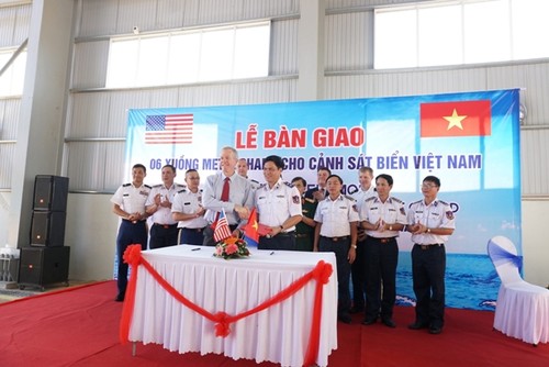 Die USA übergeben der vietnamesischen Seepolizei sechs Patrouillenboote - ảnh 1