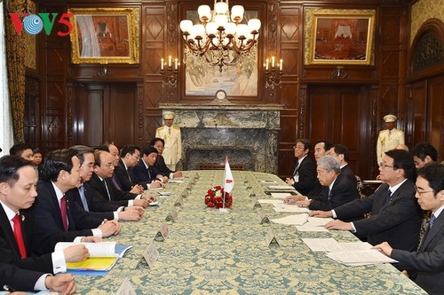 Premierminister Nguyen Xuan Phuc trifft Präsident des japanischen Oberhauses - ảnh 1