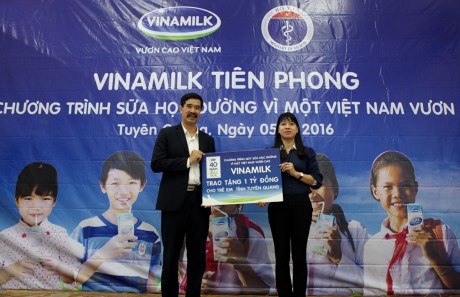 Das Programm “Milch für Schule” für Kinder in Quang Nam - ảnh 1
