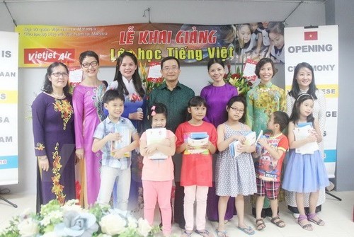 Trainingskurs für vietnamesische Lehrer im Ausland eröffnet - ảnh 1