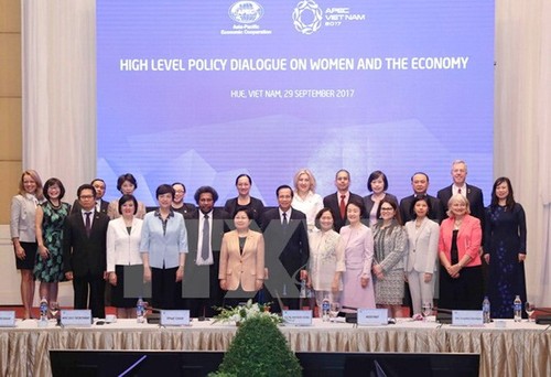 Abschluss des APEC-Forums über Frauen und Wirtschaft 2017 - ảnh 1