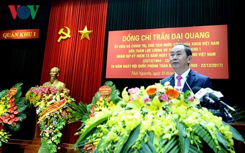 Staatspräsident Tran Dai Quang besucht Streitkräfte der Militärzone Nr. 1 - ảnh 1
