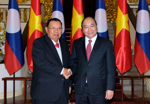 Premierminister Nguyen Xuan Phuc empfängt Laos Staatspräsident - ảnh 1