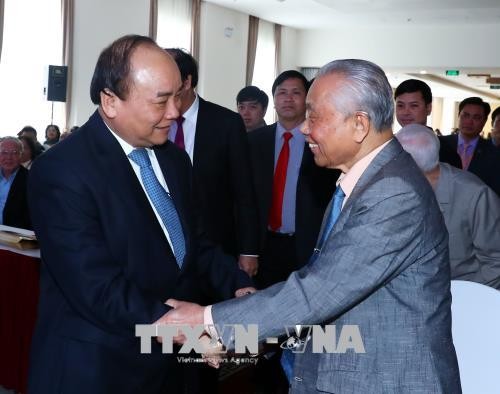 Premierminister Nguyen Xuan Phuc trifft Pensionären des Regierungsbüros - ảnh 1