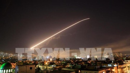 USA, Großbritannien und Frankreich bombadieren Syrien: Luftangriffe beendet - ảnh 1