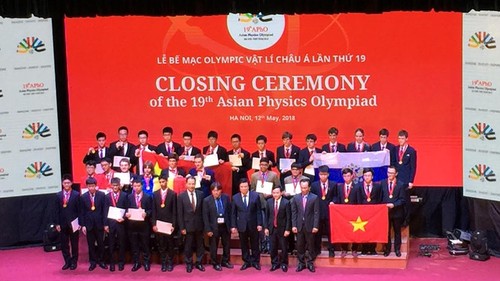 Vietnam gewinnt vier Goldmedaillen in der Asiatischen Physik-Olympiade 2018 - ảnh 1