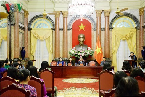 Staatspräsident Tran Dai Quang trifft weibliche Abgeordnete - ảnh 1