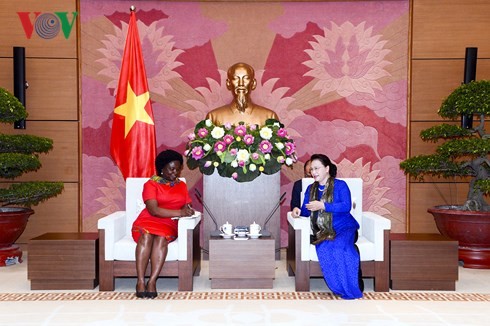 Parlamentspräsidentin empfängt Vize-Präsidentin für Asien-Pazifik der Weltbank - ảnh 1