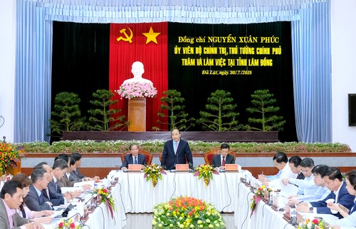 Premierminister Nguyen Xuan Phuc führt Arbeitstreffen mit Leitern der Provinz Lam Dong - ảnh 1