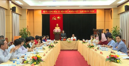 Vize-Staatspräsidentin Dang Thi Ngoc Thinh besucht Provinz Quang Ngai - ảnh 1