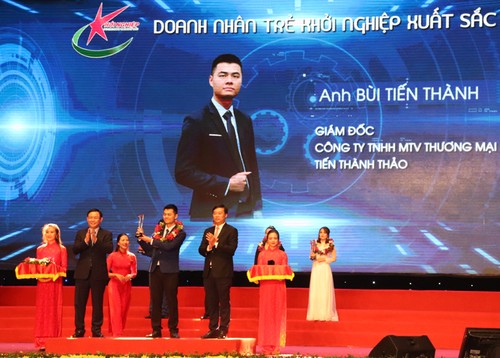 Vize-Premierminister Truong Hoa Binh nimmt an der Landeskonferenz des Verbands der jungen Unternehmer teil - ảnh 1
