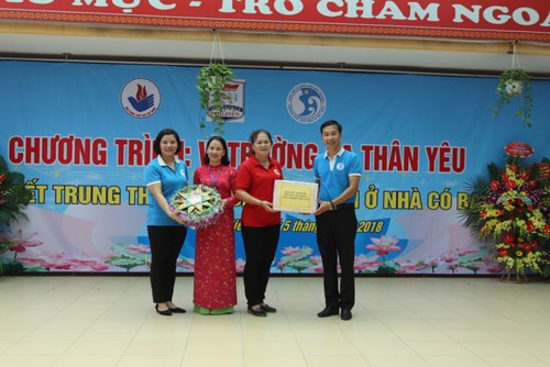 1000 Botschaften der Hanoier Schüler für Truong Sa zur Eröffnungsfeier des neuen Schuljahres - ảnh 11