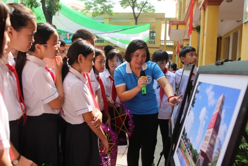 1000 Botschaften der Hanoier Schüler für Truong Sa zur Eröffnungsfeier des neuen Schuljahres - ảnh 5