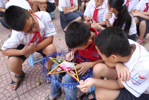1000 Botschaften der Hanoier Schüler für Truong Sa zur Eröffnungsfeier des neuen Schuljahres - ảnh 7