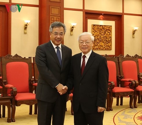 KPV-Generalsekretär Nguyen Phu Trong empfängt den chinesischen Vize-Premierminister Hu Chunhua - ảnh 1