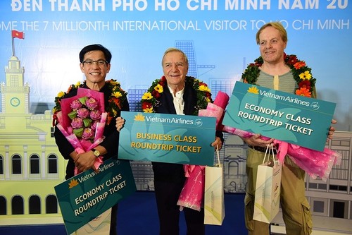 Ho Chi Minh Stadt empfängt den siebenmillionensten ausländischen Tourist im Jahr 2018 - ảnh 1