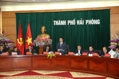 Vize-Premierminister Vuong Dinh Hue tagt mit Verwaltern der Stadt Hai Phong - ảnh 1