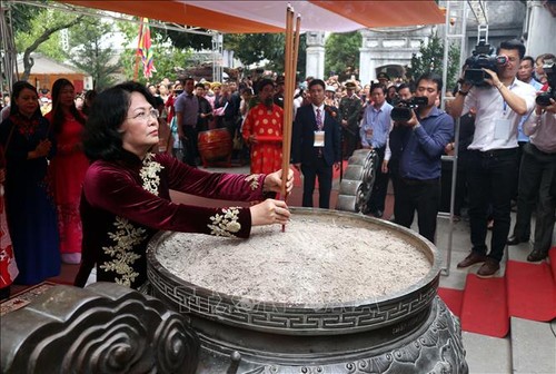 Vize-Staatspräsidentin Dang Thi Ngoc Thinh gedenkt dem Beitrag von Hai Ba Trung - ảnh 1