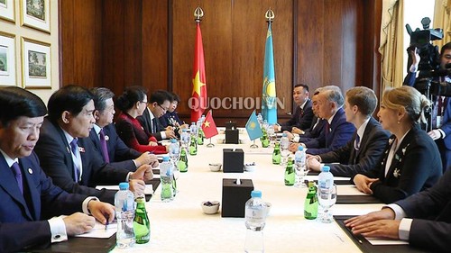 Parlamentspräsidentin Nguyen Thi Kim Ngan trifft Präsident des kasachischen Unterhauses - ảnh 1