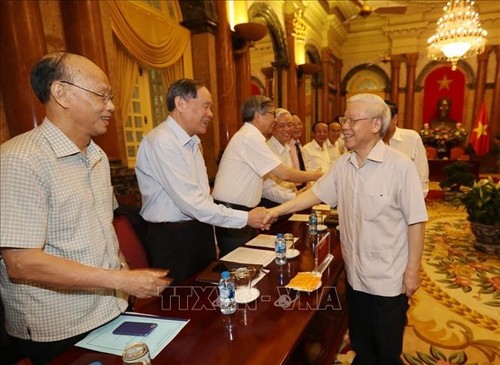 KPV-Generalsekretär, Staatspräsident Nguyen Phu Trong trifft Vertreter der Vaterländischen Front Vietnams - ảnh 1