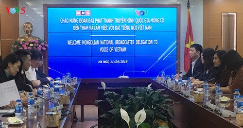 VOV unterstützt MNB beim Machen des Dokumentarfilms zum 65. Jahrestag der Beziehung zwischen Vietnam und Mongolei - ảnh 1