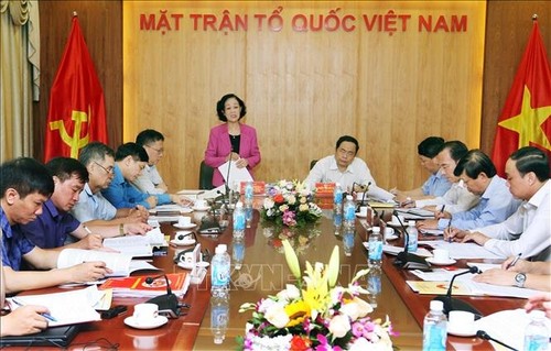 Leiterin der Zentralabteilung für Öffentlichkeitsarbeit führt Arbeitstreffen mit der Vaterländischen Front Vietnams - ảnh 1