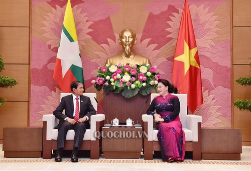 Parlamentspräsidentin Nguyen Thi Kim Ngan trifft Myanmars Präsident - ảnh 1