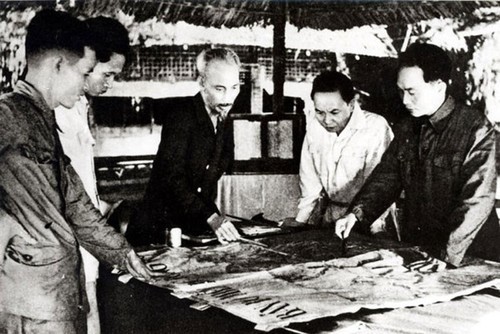 Archivbilder über Präsident Ho Chi Minh - ảnh 11