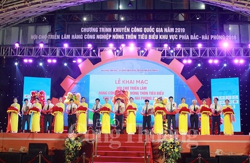 Messe der für die nordvietnamesischen ländlichen Gebiete typischen Industriegüter eröffnet - ảnh 1