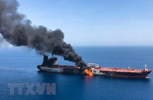 Tanker-Angriff im Golf von Oman: USA lassen militärisches Vorgehen gegen Iran offen - ảnh 1