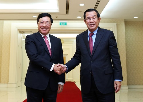 Vize-Premierminister, Außenminister Pham Binh Minh trifft Kambodschas Premierminister Hun Sen - ảnh 1