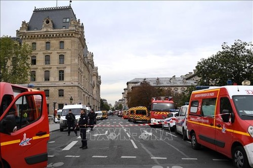 Attentäter der Messerattacke gegen Polizisten in Paris ist ein Extremist - ảnh 1