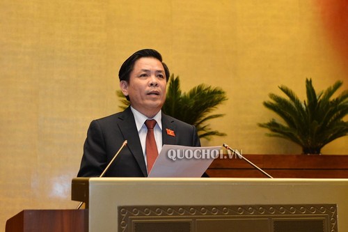 Parlament diskutiert die Investition in die erste Bau-Phase des internationalen Flughafens Long Thanh - ảnh 1