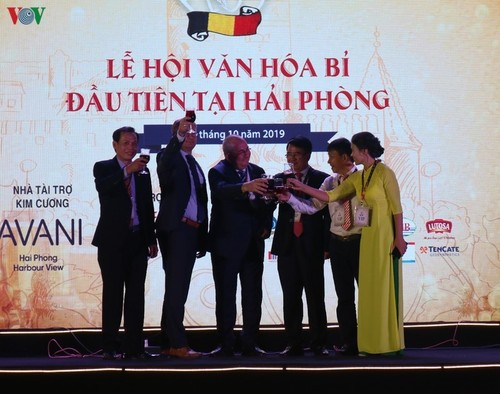 Eröffnung des Festivals zum Kultur- und Wirtschaftsaustausch zwischen Vietnam und Belgien 2019 - ảnh 1