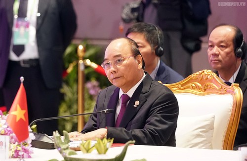 Premierminister Nguyen Xuan Phuc nimmt an der Vollversammlung des 35. ASEAN-Gipfels teil - ảnh 1