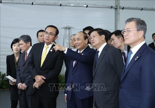 Aktivitäten des Premierministers Nguyen Xuan Phuc in Südkorea - ảnh 1