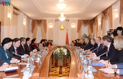 Parlamentspräsidentin Nguyen Thi Kim Ngan trifft weißrussischen Premierminister - ảnh 1