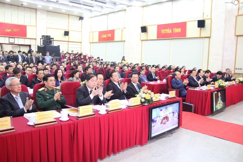 Premierminister Nguyen Xuan Phuc: Anfang 2020 kündigt Vietnam nationale Strategie für digitale Transformation an - ảnh 1
