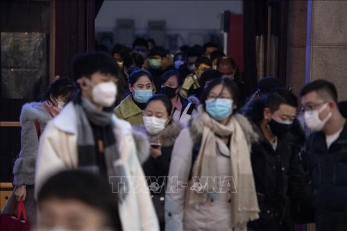 Lungenentzündung wegen Coronavirus: China installiert Messgeräte für Körpertemperaturen an U-Bahnstationen in Peking - ảnh 1