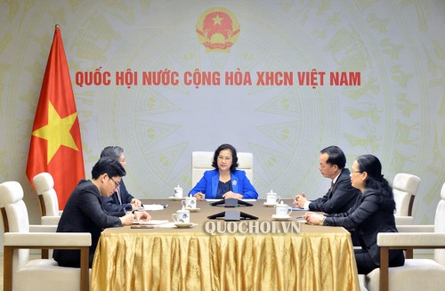 Parlamentspräsidentin Nguyen Thi Kim Ngan führt Telefongespräch mit ihrer laotischen Amtskollegin  - ảnh 1