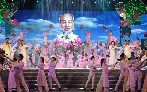 Sonderkunstprogramm zum 130. Geburtstag des Präsidenten Ho Chi Minh - ảnh 1