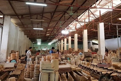 Handwerkerdörfer in Hanoi beginnen mit Produktion nach der Covid-19-Epidemie  - ảnh 1