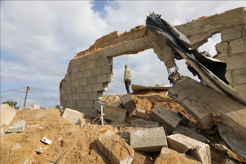 Israel fliegt erneut Luftangriffe auf Hamas-Stellungen im Gazastreifen - ảnh 1