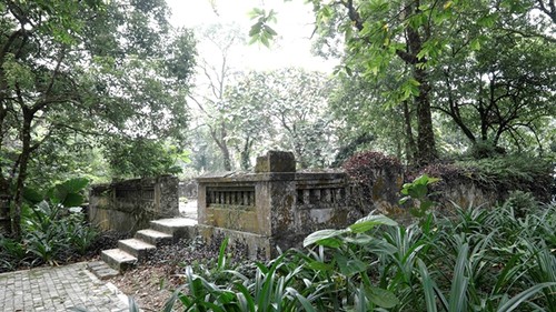 Werte der französischen Ruinen im Berg Ba Vi in Hanoi entfalten - ảnh 1