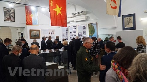 Ausstellung “Cam Ranh: Militärische Zusammenarbeit zwischen Vietnam und Russland” - ảnh 1