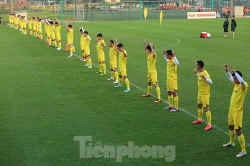 Spieler der vietnamesischen Fußballnationalmannschaft werden mit Ortungsgeräten ausgestattet - ảnh 1