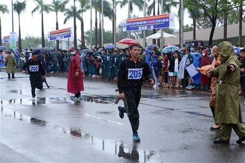 Mehr als 900 Sportler nehmen am Wettlauf in Da Nang teil - ảnh 1