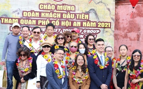 Hoi An begrüßt erste Touristen im Jahr 2021 - ảnh 1