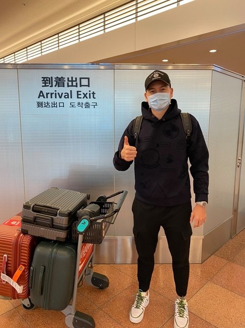 Torwart Dang Van Lam ist in Japan eingetroffen und ist bereit den Cerezo Osaka Klub zu treffen - ảnh 1